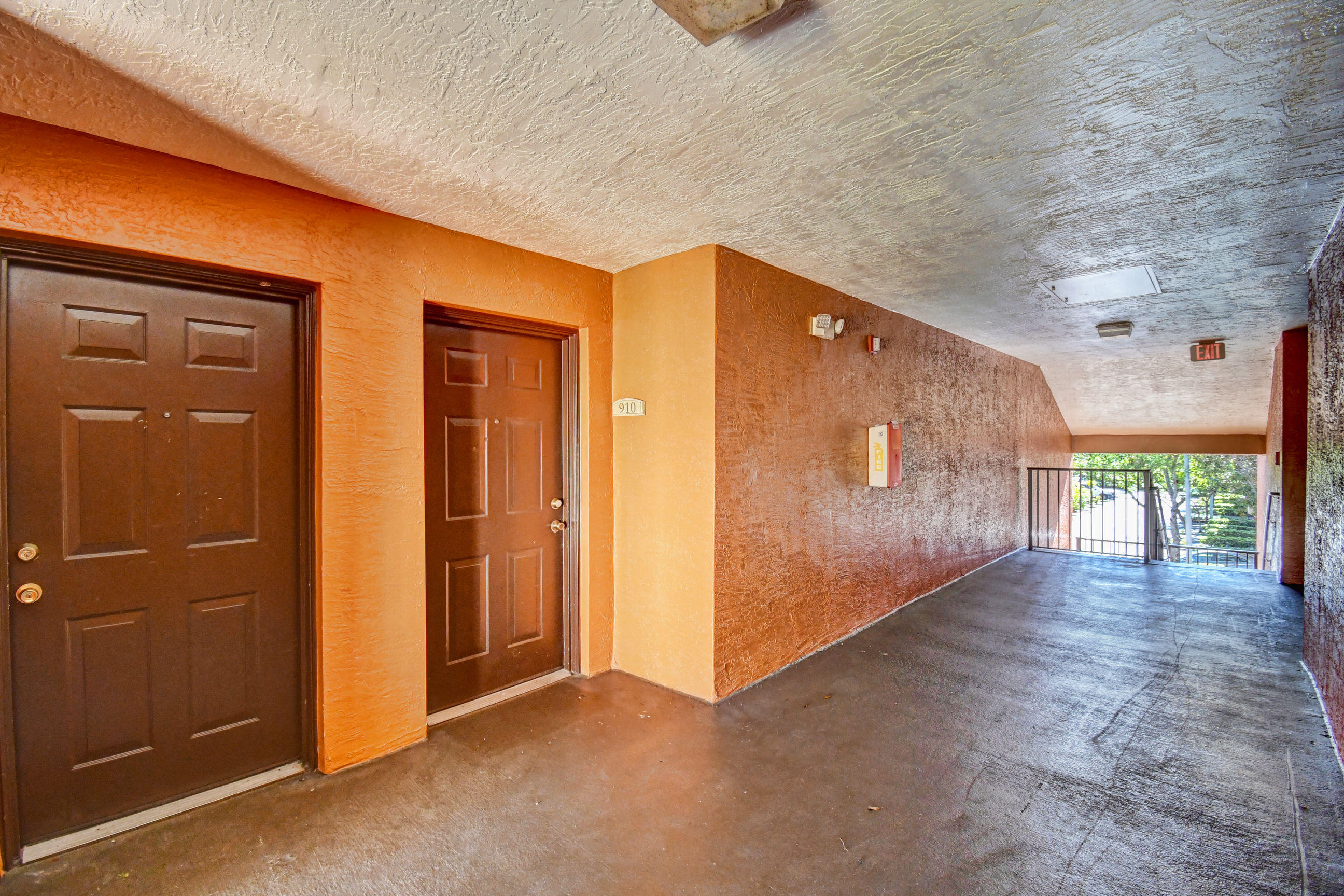 4175 Haverhill Road, Unit 910 West Palm Beach, FL 33417 - Photo 5 of 43 05_dsc_8799_800_801_802_803