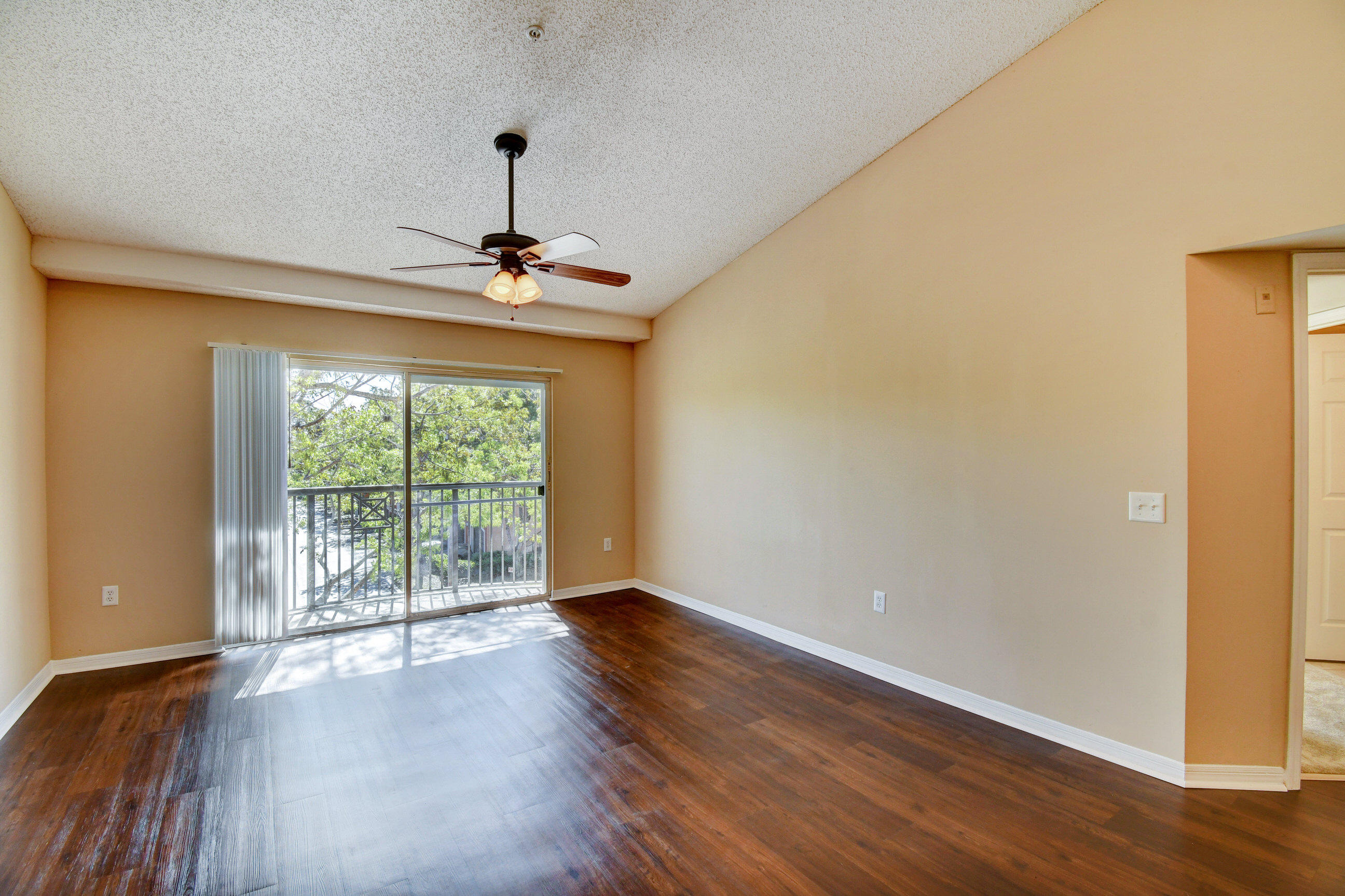 4175 Haverhill Road, Unit 910 West Palm Beach, FL 33417 - Photo 8 of 43 08_dsc_8829_30_31_32_33