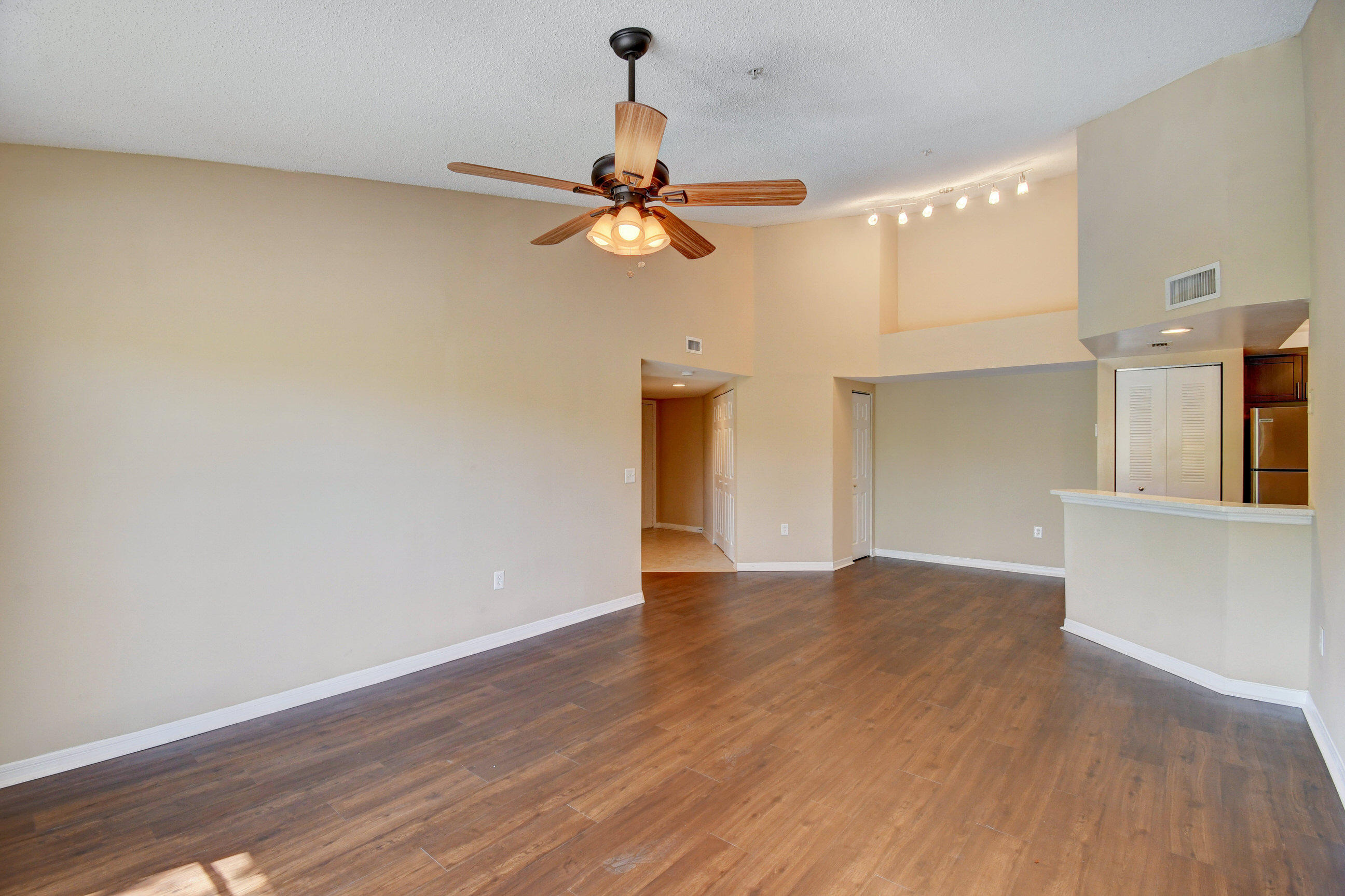 4175 Haverhill Road, Unit 910 West Palm Beach, FL 33417 - Photo 9 of 43 09_dsc_8839_40_41_42_43