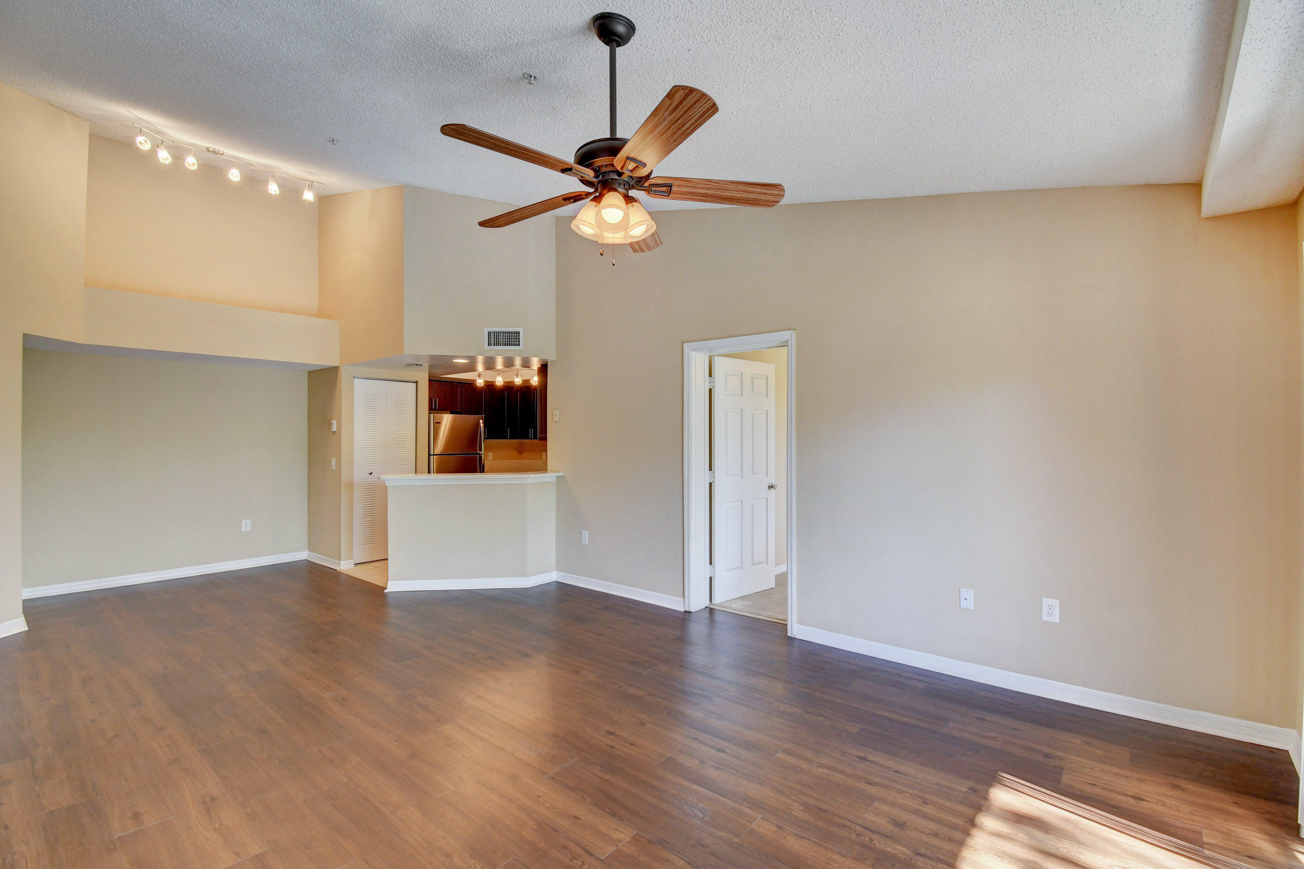 4175 Haverhill Road, Unit 910 West Palm Beach, FL 33417 - Photo 10 of 43 10_dsc_8849_50_51_52_53