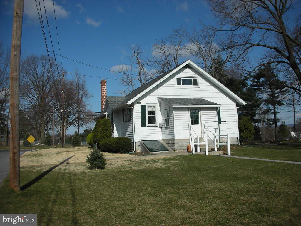 117 South Locust Street Lititz, PA 17543 - Photo 3 of 12