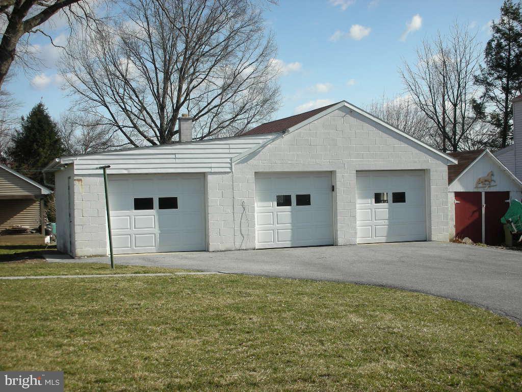 117 South Locust Street Lititz, PA 17543 - Photo 4 of 12