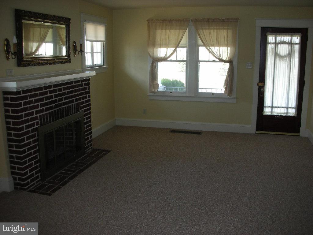 117 South Locust Street Lititz, PA 17543 - Photo 5 of 12