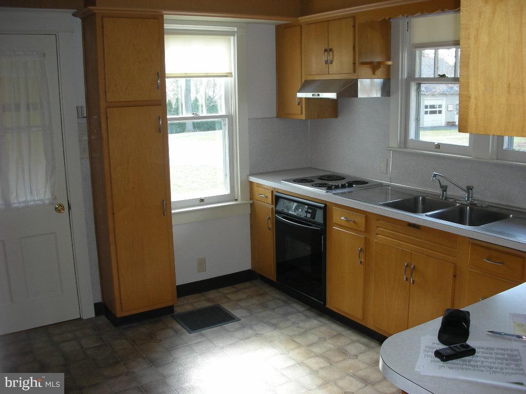 117 South Locust Street Lititz, PA 17543 - Photo 8 of 12