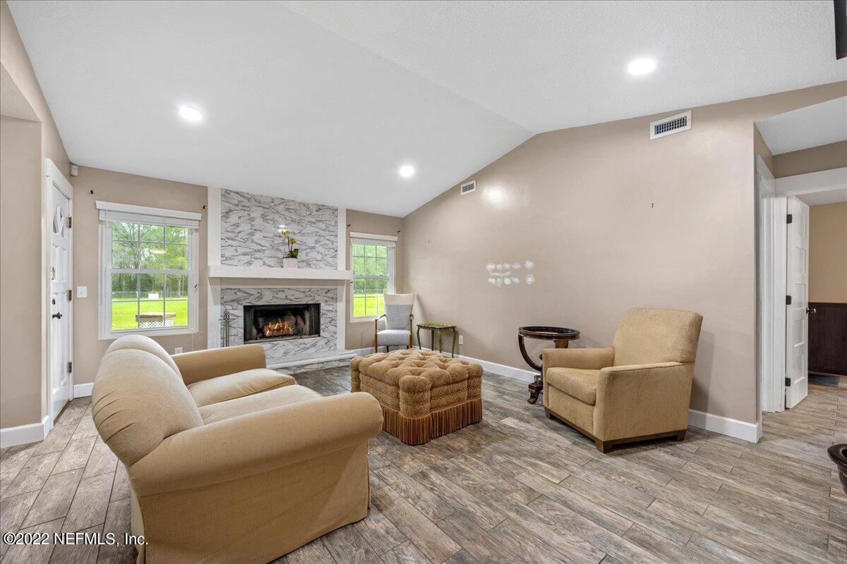 3769 Yellow Water Road Jacksonville, FL 32234 - Photo 15 of 32 09-Z72_1471