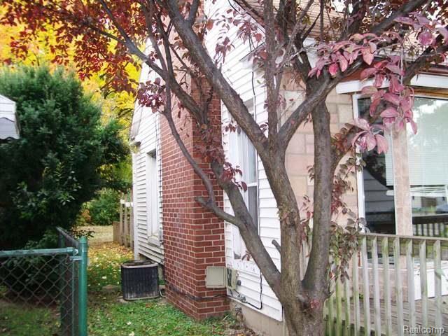 16047 Allen Road Southgate, MI 48195 - Photo 16 of 20 10-19-09 63