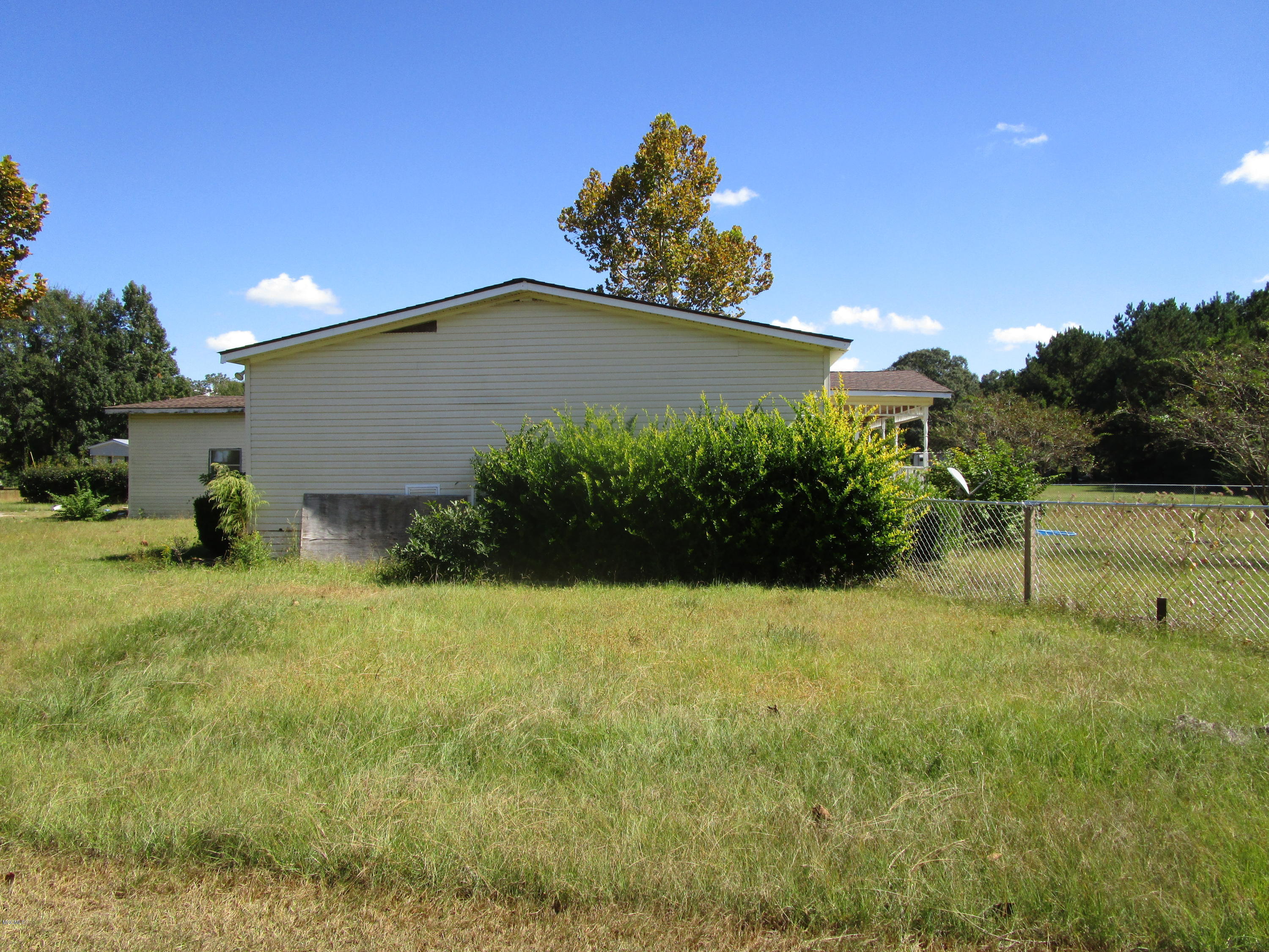 56 East Avery Road Wiggins, MS 39577 - Photo 8 of 30 2016-10-12 12.39.52