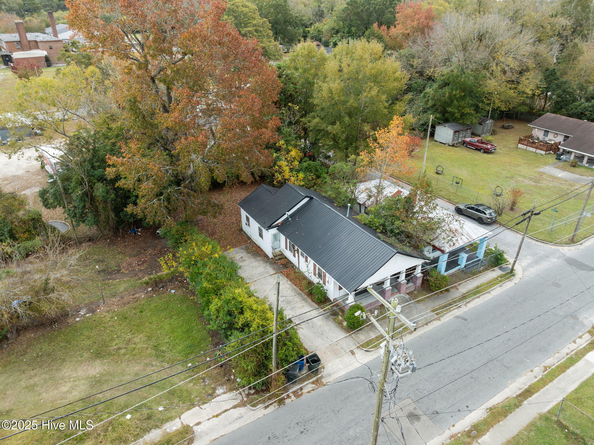 603 North Adkin Street Kinston, NC 28501 - Photo 5 of 28 6-web-or-mls-DJI_0525