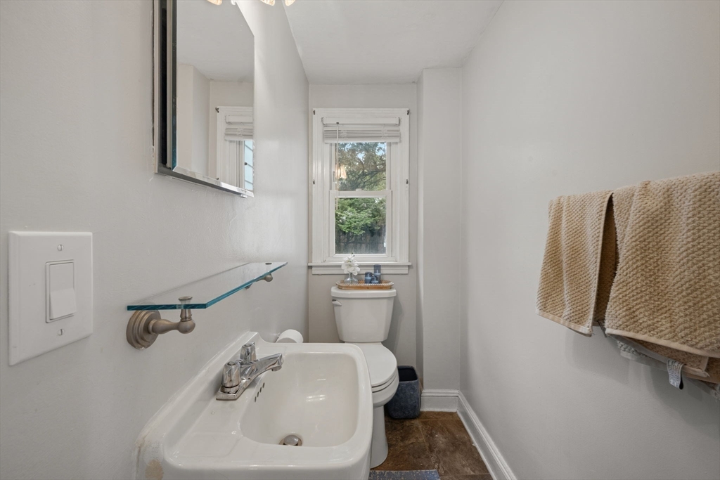 212 Emerson Street Springfield, MA 01118 - Photo 28 of 38 Gallery Image 28