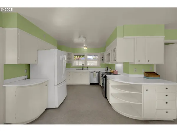 $839,000 | 820 Lariat Drive, Eugene, OR 97401