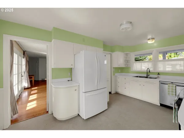 $839,000 | 820 Lariat Drive, Eugene, OR 97401