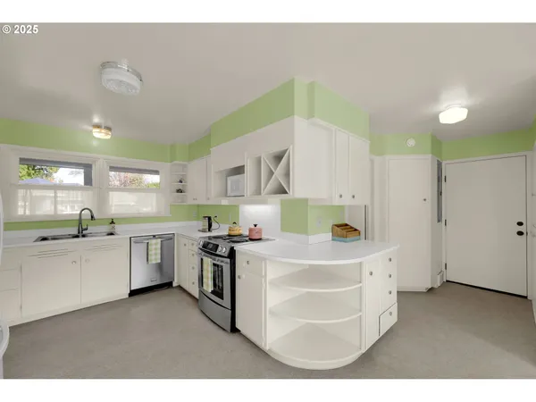 $839,000 | 820 Lariat Drive, Eugene, OR 97401