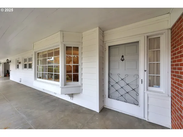 $839,000 | 820 Lariat Drive, Eugene, OR 97401