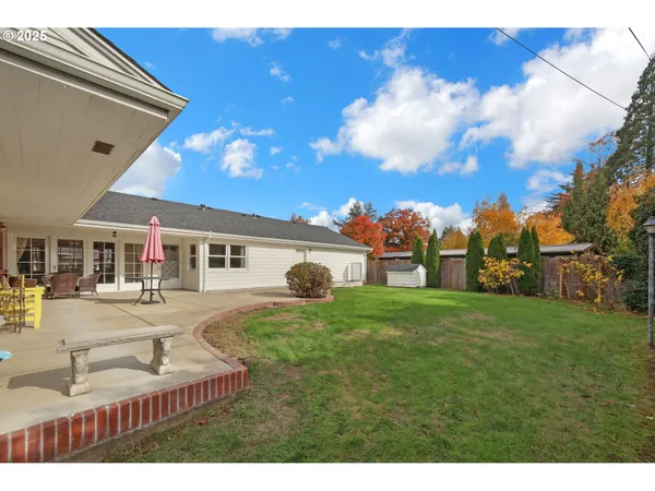 $839,000 | 820 Lariat Drive, Eugene, OR 97401