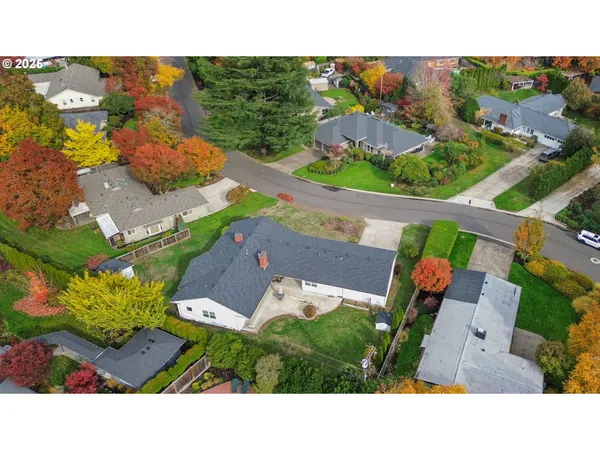 $839,000 | 820 Lariat Drive, Eugene, OR 97401