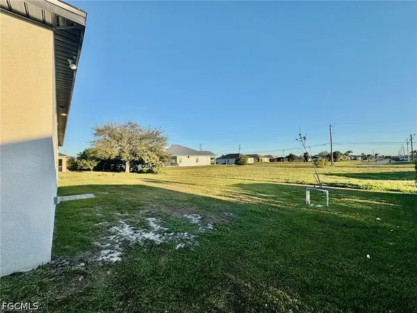 $2,700 | 2512 Northwest 4th Street, Cape Coral, FL 33993