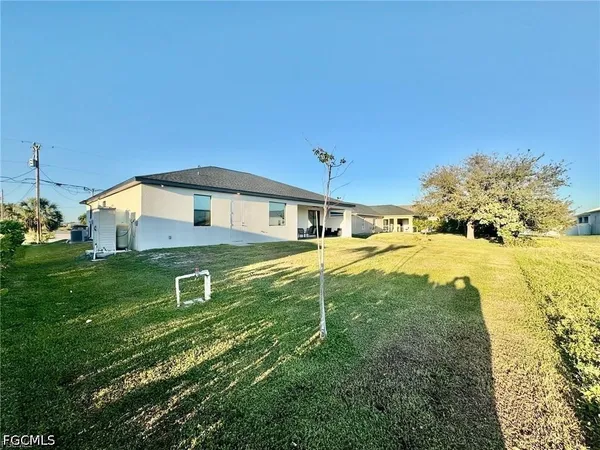 $2,700 | 2512 Northwest 4th Street, Cape Coral, FL 33993