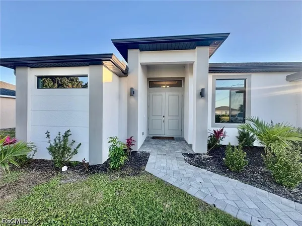 $2,700 | 2512 Northwest 4th Street, Cape Coral, FL 33993