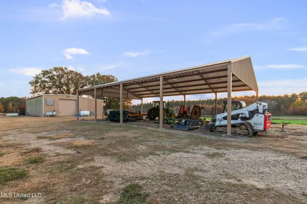 $6,000,000 | 415 Rose Hill Road, Bentonia, MS 39040