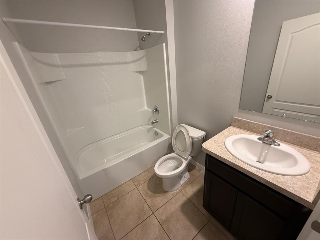 754 Chinoy Road Davenport, FL 33837 - Photo 8 of 26 a bathroom with a sink and a mirror