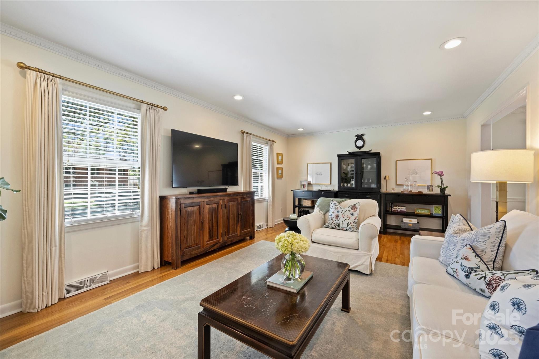 535 Sandridge Road Charlotte, NC 28210 - Photo 4 of 24 Gallery Image 4