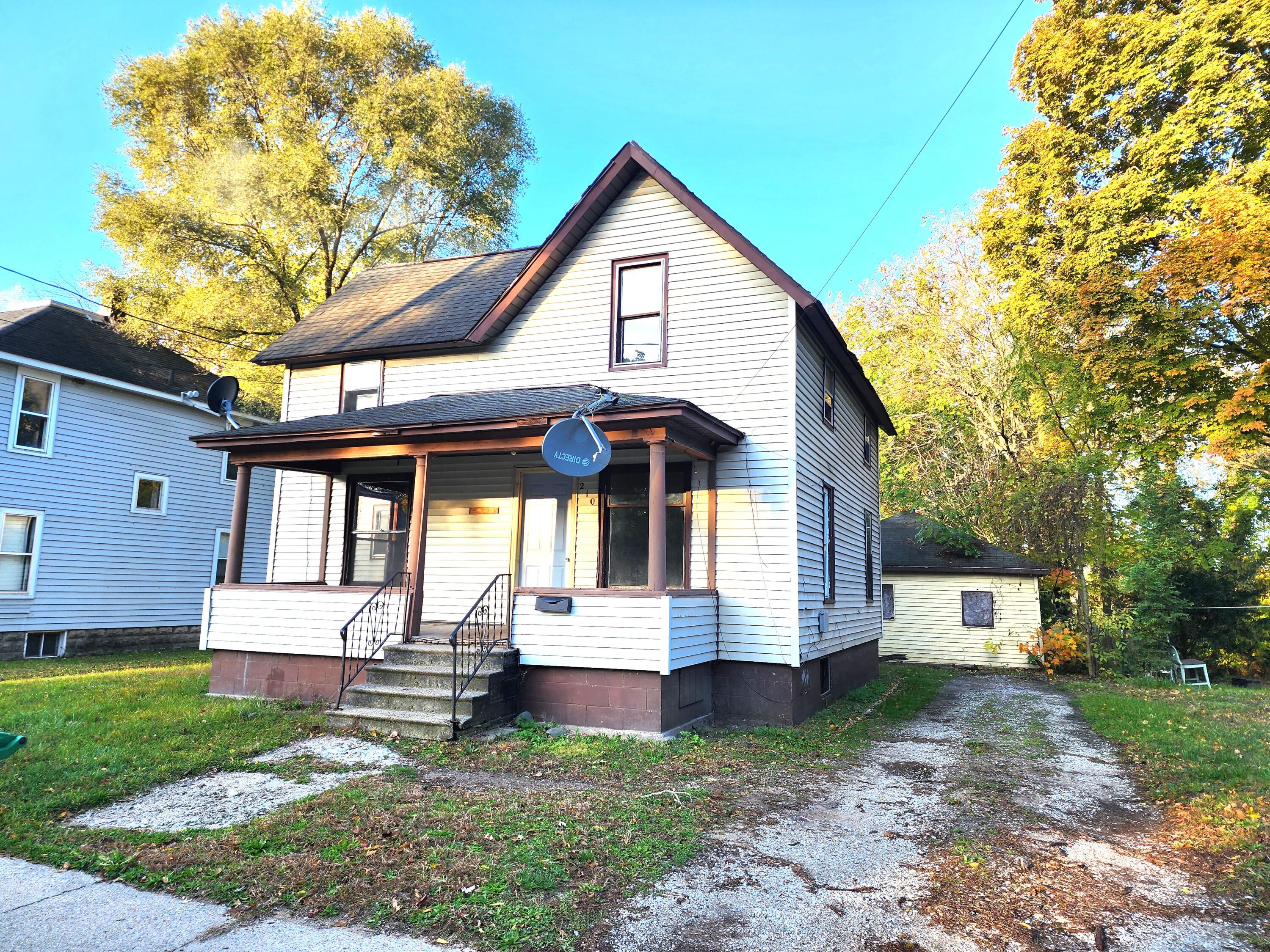 210 Middle Street Three Rivers, MI 49093 - Photo 2 of 22 Middle st front view north