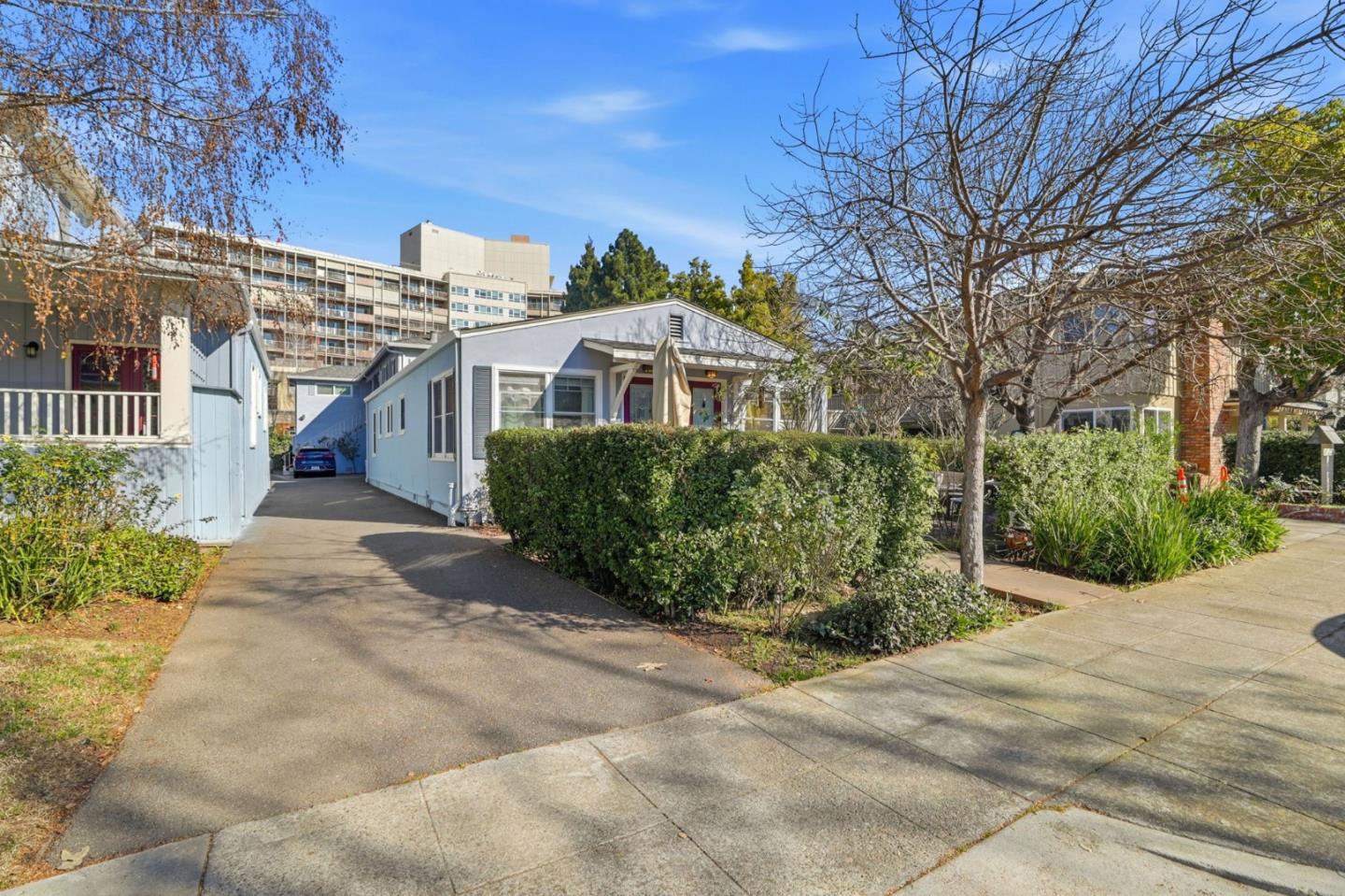 813 Cowper Street Palo Alto, CA 94301 - Photo 17 of 25 a front view of a house with a garden