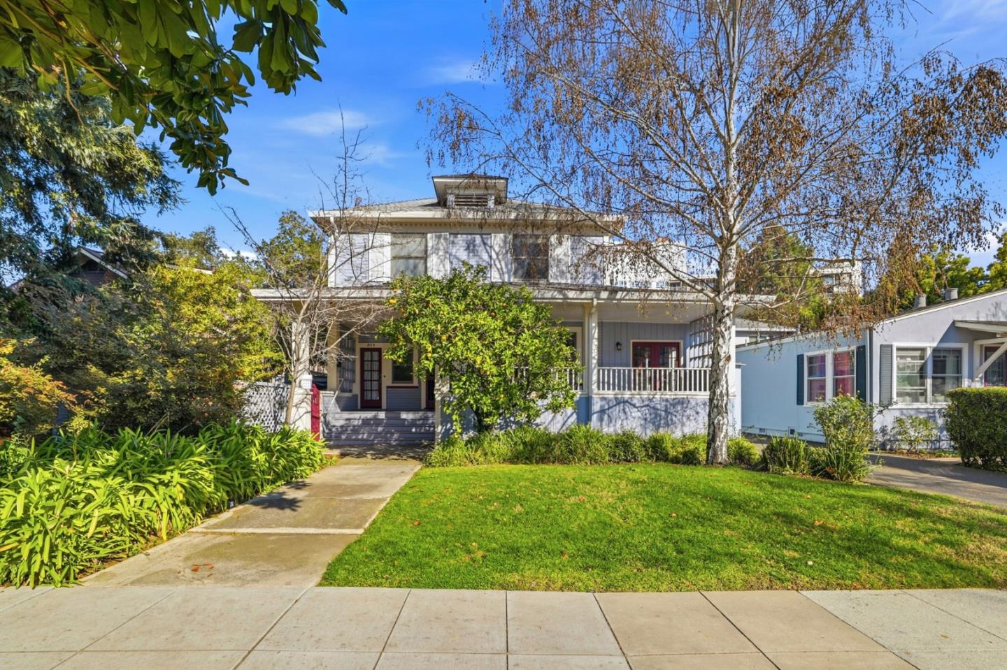 813 Cowper Street Palo Alto, CA 94301 - Photo 3 of 25 a front view of a house with garden