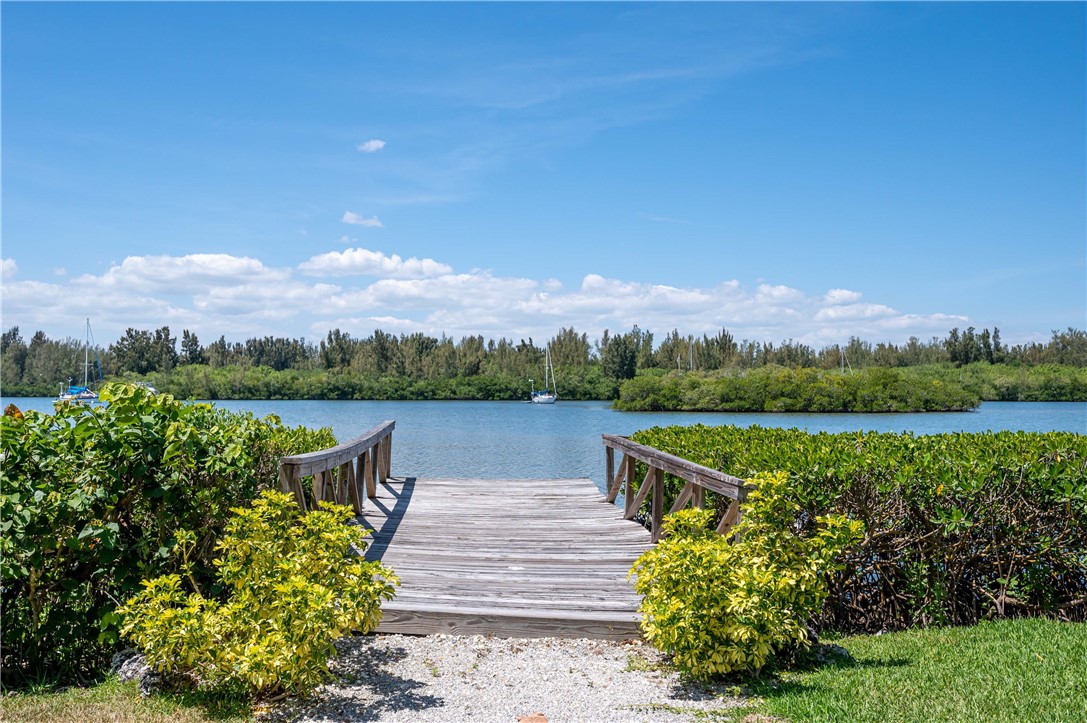 201 Live Oak Road Vero Beach, FL 32963 - Photo 23 of 32