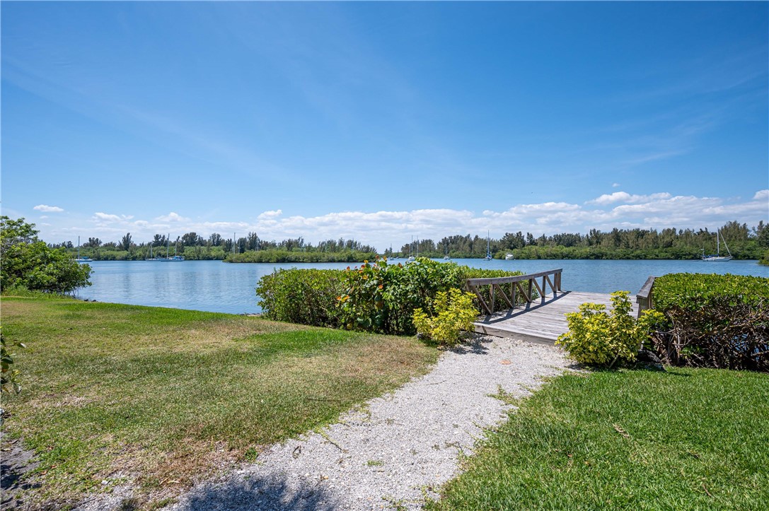 201 Live Oak Road Vero Beach, FL 32963 - Photo 25 of 32