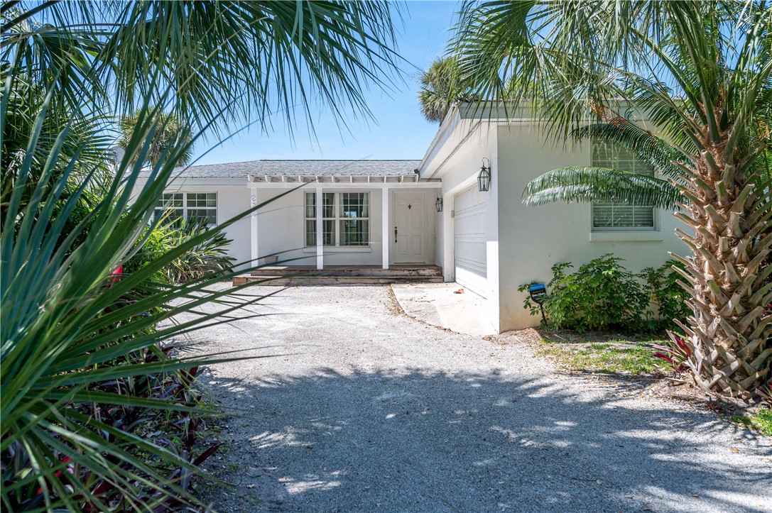 201 Live Oak Road Vero Beach, FL 32963 - Photo 3 of 32