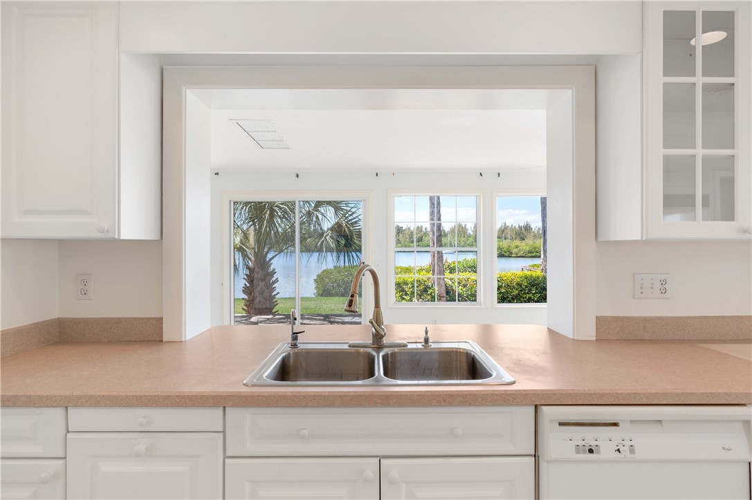 201 Live Oak Road Vero Beach, FL 32963 - Photo 9 of 32