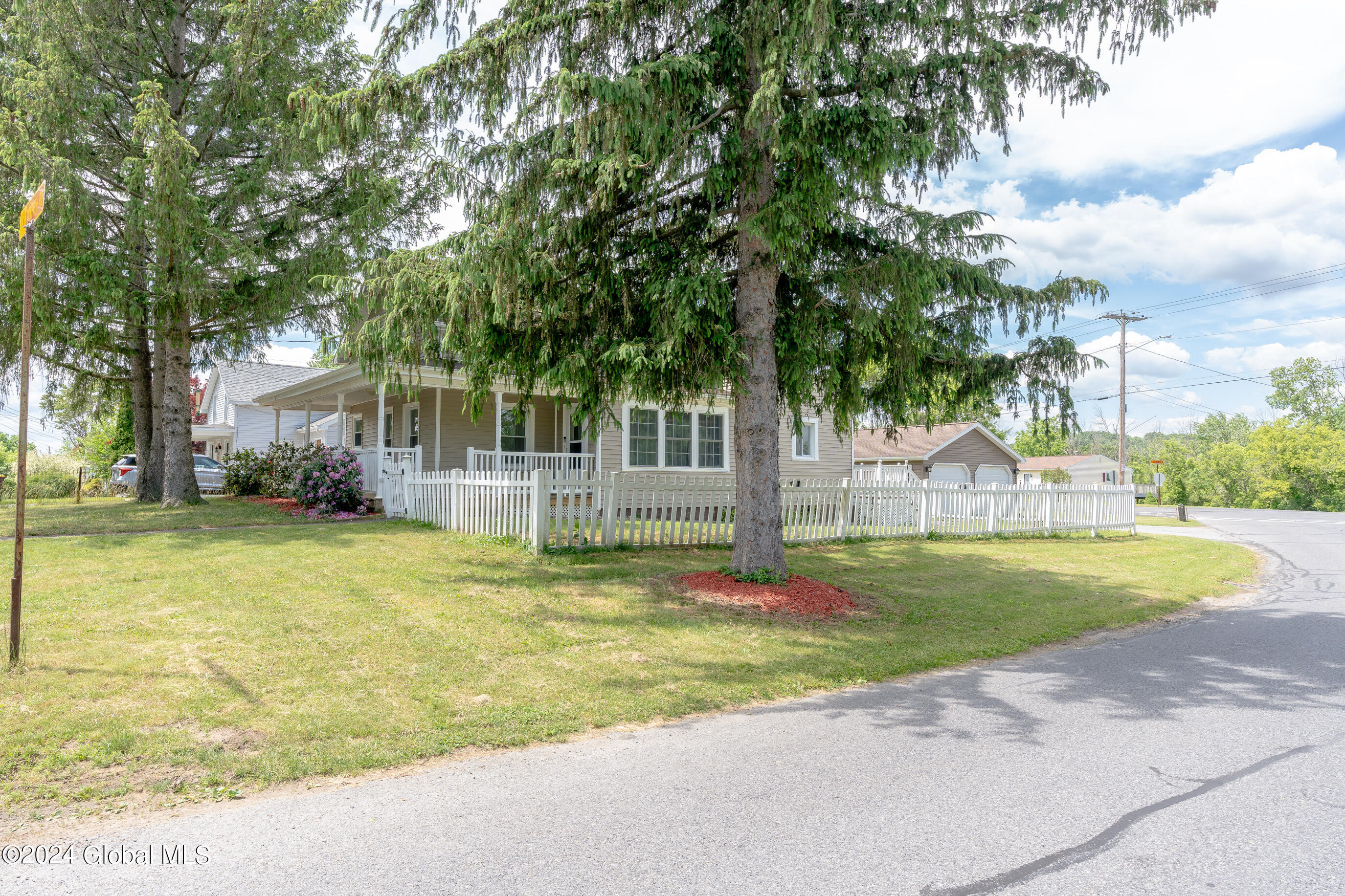 27 Towpath Road Stillwater, NY 12170 - Photo 3 of 39 004-27-Towpath-Rd
