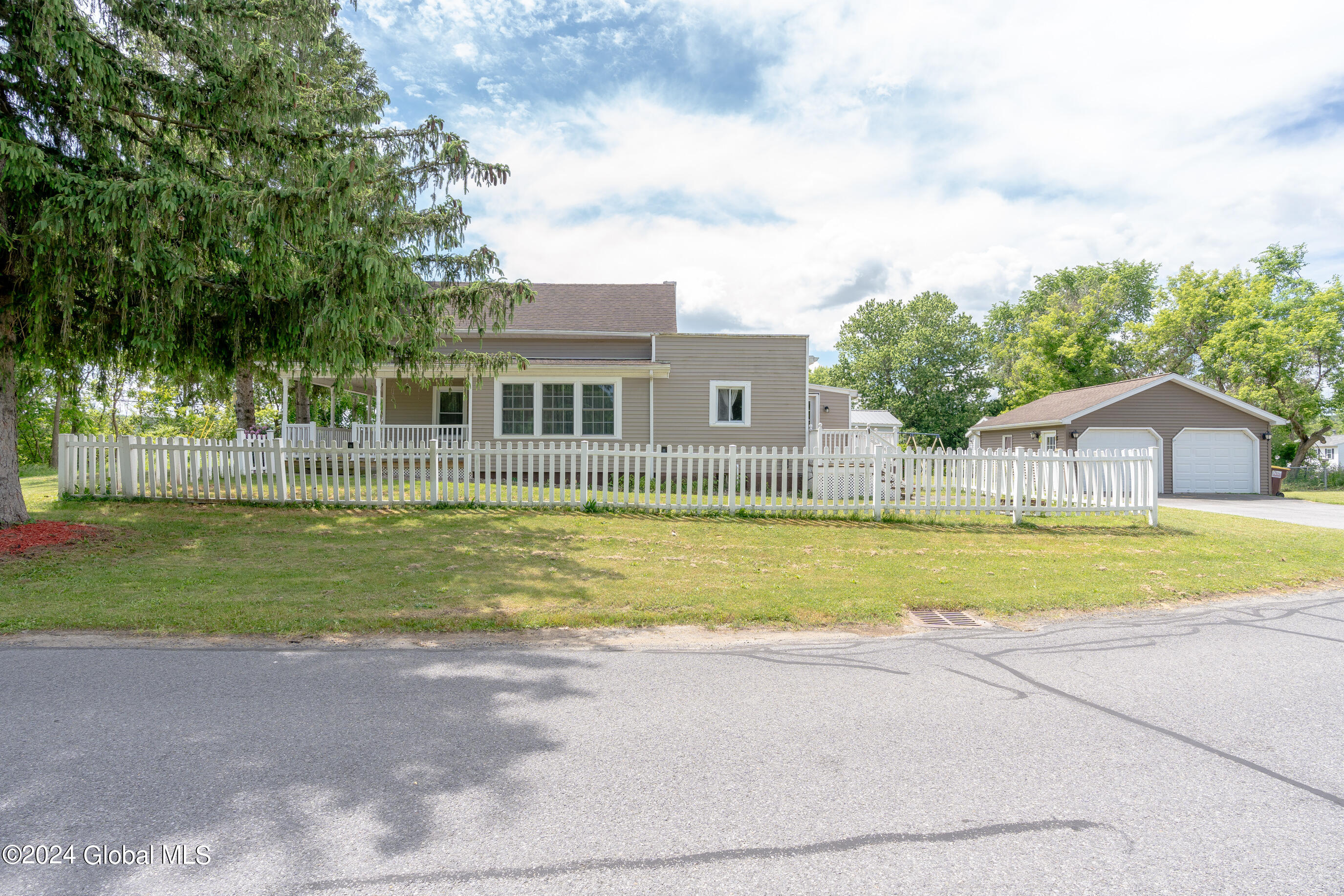 27 Towpath Road Stillwater, NY 12170 - Photo 4 of 39 005-27-Towpath-Rd