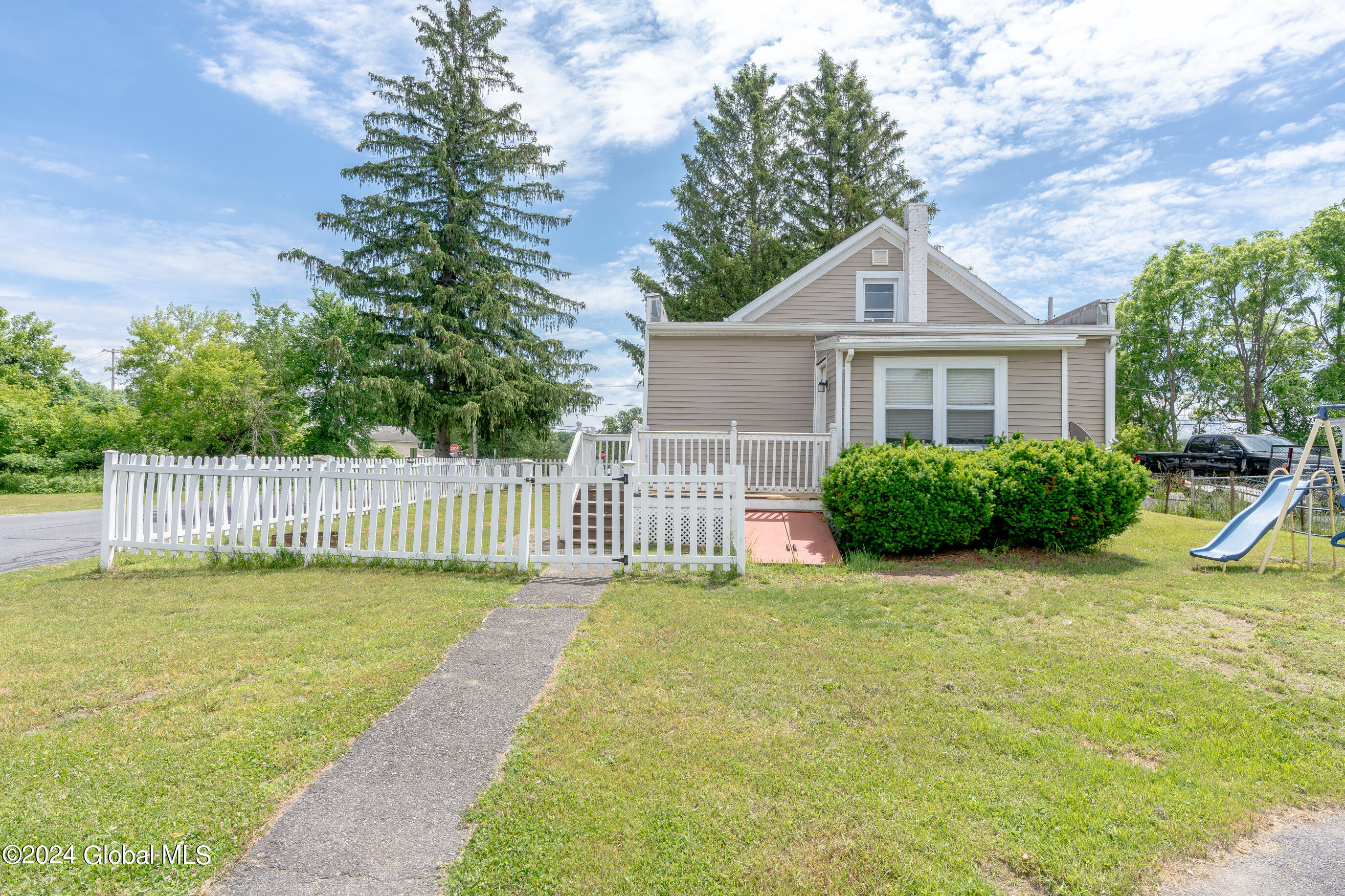 27 Towpath Road Stillwater, NY 12170 - Photo 7 of 39 009-27-Towpath-Rd