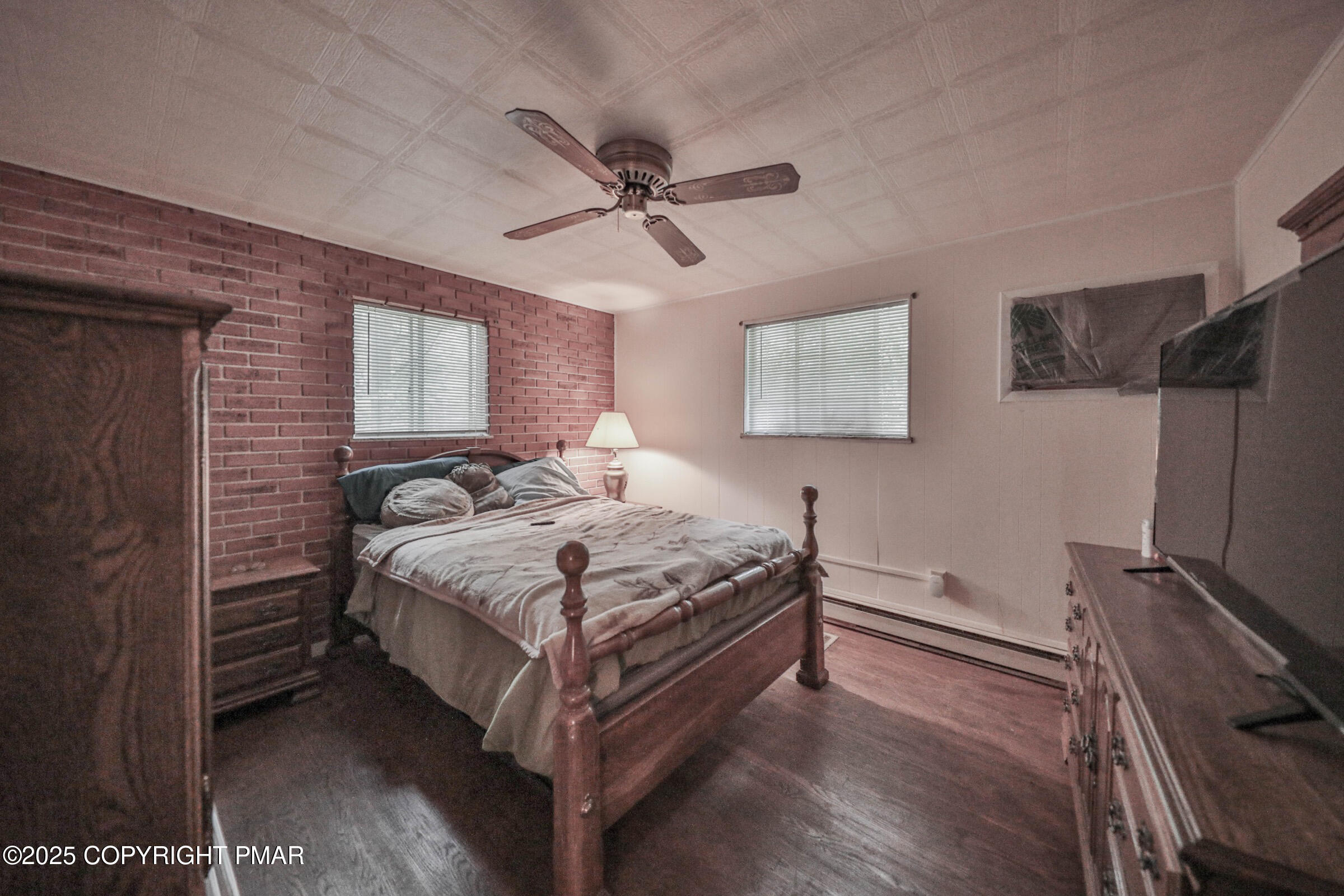 1094 Maple Lake Drive Bushkill, PA 18324 - Photo 32 of 81 a bedroom with a bed and a desk