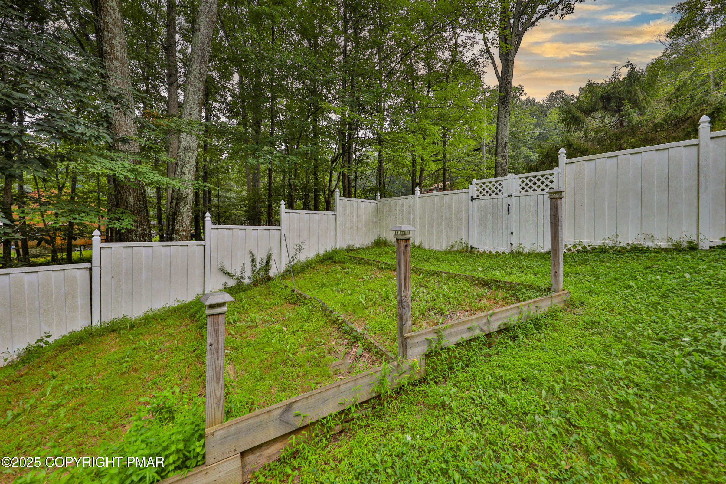 1094 Maple Lake Drive Bushkill, PA 18324 - Photo 68 of 81 a view of backyard with green space