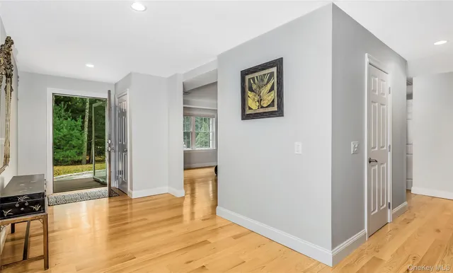 $2,495,000 | 3 Sally's Path, East Hampton, NY 11937