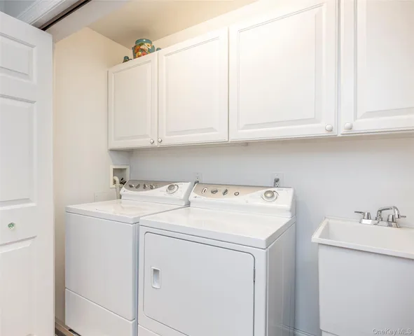 $2,495,000 | 3 Sally's Path, East Hampton, NY 11937