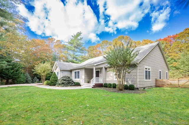 $2,495,000 | 3 Sally's Path, East Hampton, NY 11937