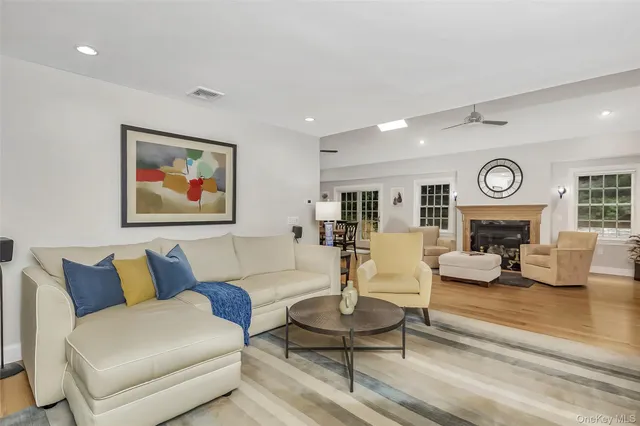 $2,495,000 | 3 Sally's Path, East Hampton, NY 11937