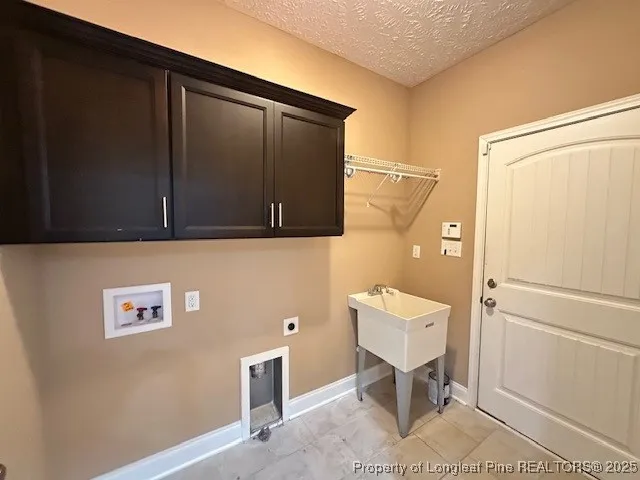 en empty room with windows and ceiling fan