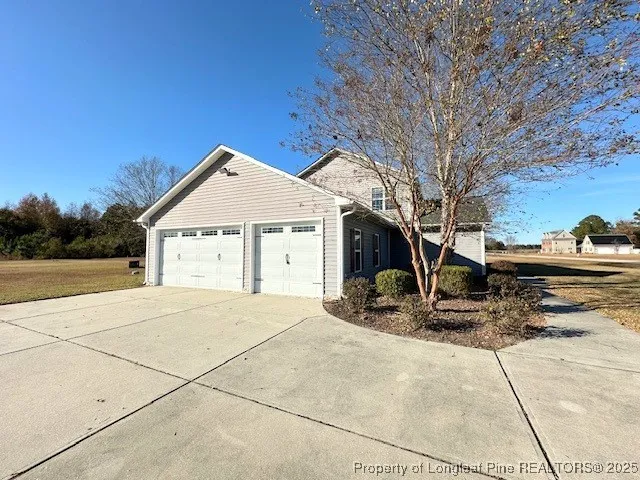 a view of a house with backyard
