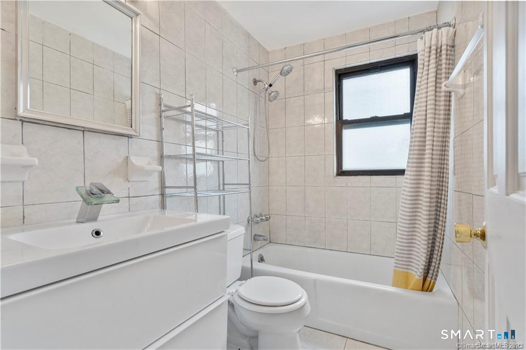 112 Colonial Road Stamford, CT 06906 - Photo 25 of 39