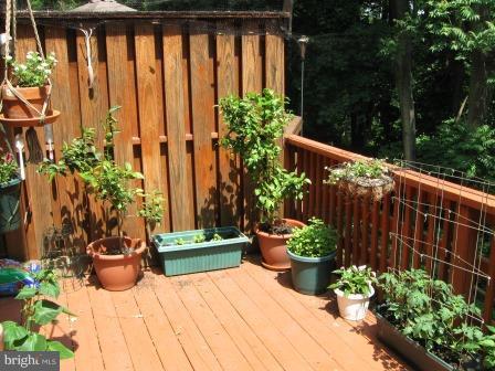 1915 Greenberry Road Baltimore, MD 21209 - Photo 13 of 28 Exterior (Rear)