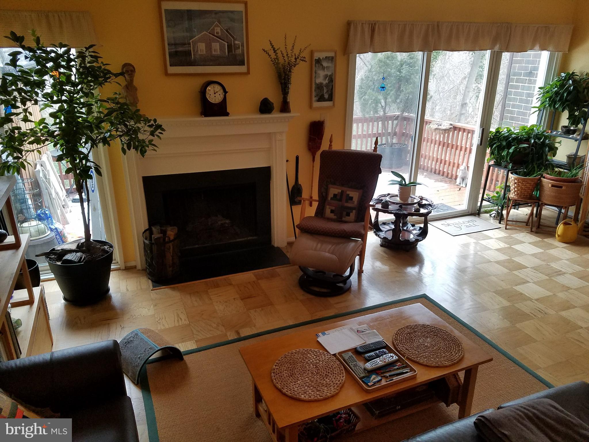 1915 Greenberry Road Baltimore, MD 21209 - Photo 5 of 28 Living Room