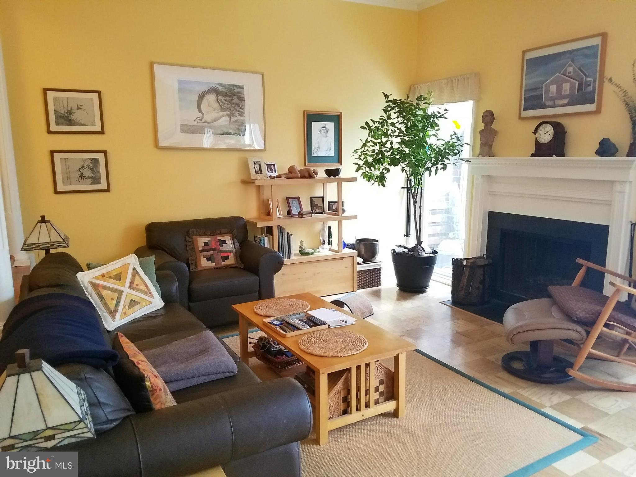 1915 Greenberry Road Baltimore, MD 21209 - Photo 6 of 28 Living Room