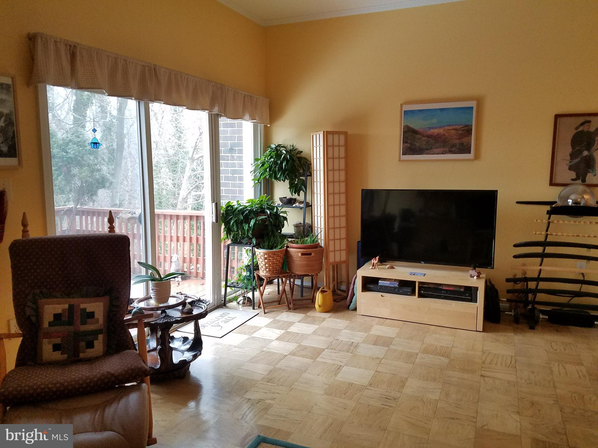 1915 Greenberry Road Baltimore, MD 21209 - Photo 7 of 28 Living Room