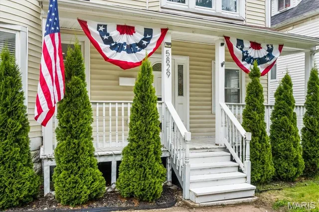 $2,000 | 5829 Bartmer Avenue, St. Louis, MO 63112