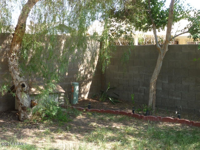 7209 West Hatcher Road Peoria, AZ 85345 - Photo 18 of 19 179